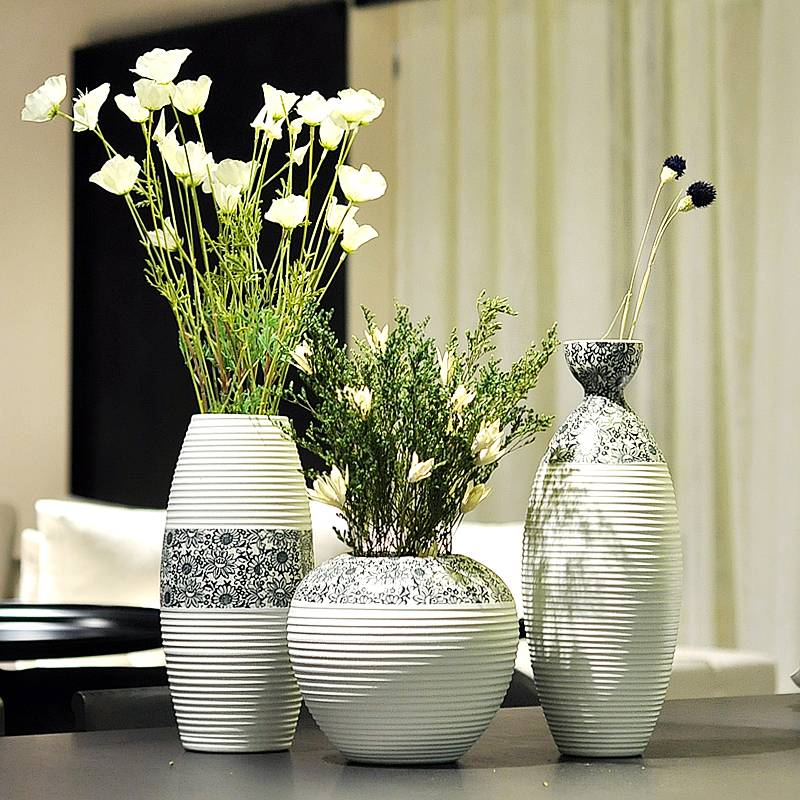 Как использовать вазы в интерьере комнаты: советы дизайнеров